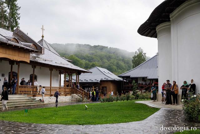 Priveghere în cinstea Sfintei Cuvioase Teodora la Mănăstirea Sihăstria