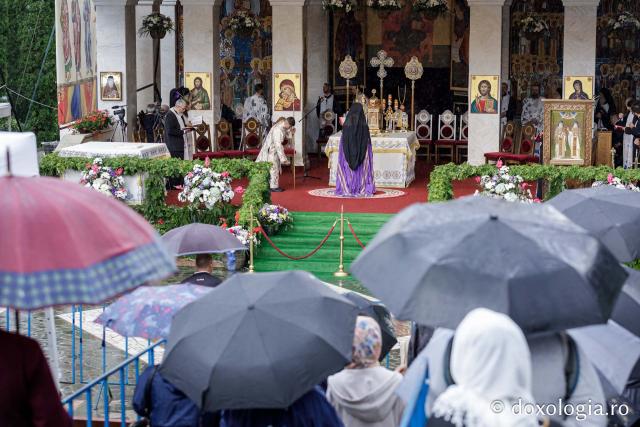 Priveghere în cinstea Sfintei Cuvioase Teodora la Mănăstirea Sihăstria