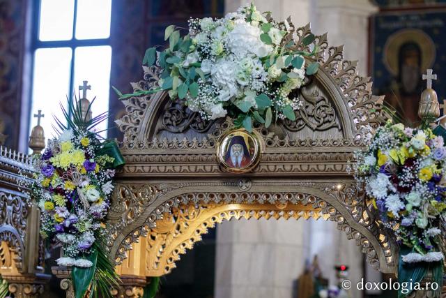 (Foto) Primii închinători la moaștele Sfinților Cuvioși Paisie și Cleopa de la Sihăstria