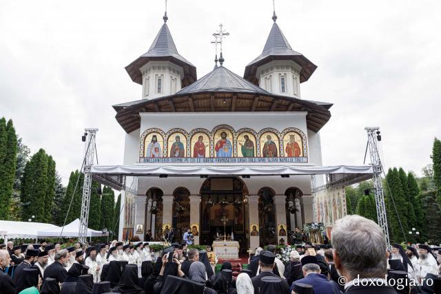 Sfânta Liturghie cu ocazia proclamării locale a canonizării Sfinților Cuvioși Paisie și Cleopa