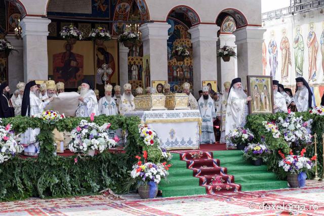 (Foto) Proclamarea locală a canonizării Sfinților Cuvioși Paisie și Cleopa de la Sihăstria
