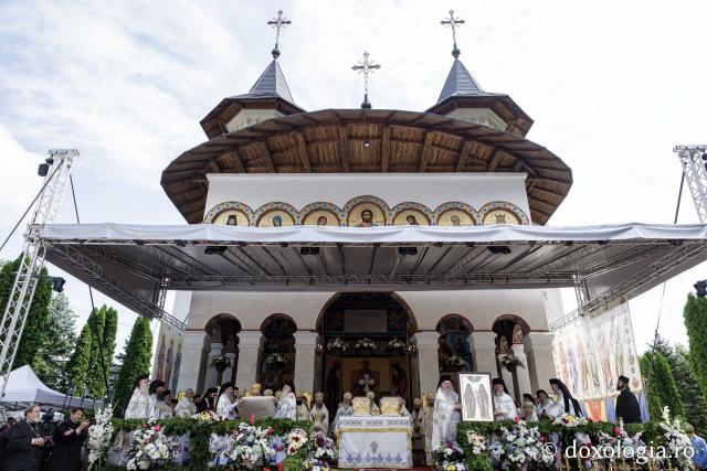 (Foto) Proclamarea locală a canonizării Sfinților Cuvioși Paisie și Cleopa de la Sihăstria