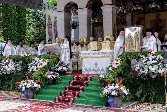 (Foto) Proclamarea locală a canonizării Sfinților Cuvioși Paisie și Cleopa de la Sihăstria