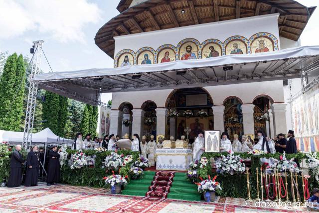 (Foto) Proclamarea locală a canonizării Sfinților Cuvioși Paisie și Cleopa de la Sihăstria