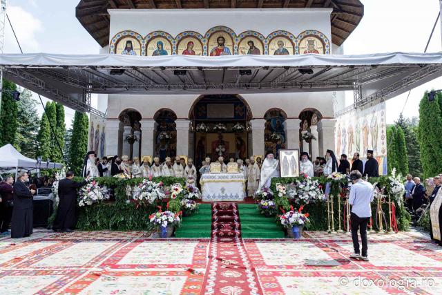(Foto) Proclamarea locală a canonizării Sfinților Cuvioși Paisie și Cleopa de la Sihăstria