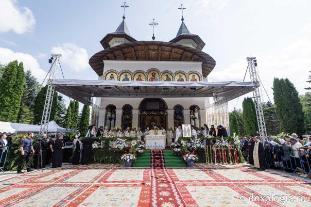 (Foto) Proclamarea locală a canonizării Sfinților Cuvioși Paisie și Cleopa de la Sihăstria