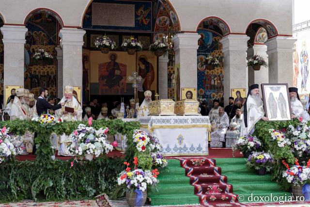 (Foto) Proclamarea locală a canonizării Sfinților Cuvioși Paisie și Cleopa de la Sihăstria
