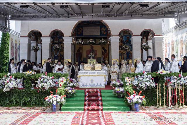 (Foto) Proclamarea locală a canonizării Sfinților Cuvioși Paisie și Cleopa de la Sihăstria