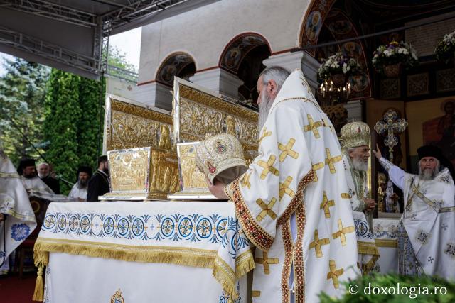 (Foto) Proclamarea locală a canonizării Sfinților Cuvioși Paisie și Cleopa de la Sihăstria