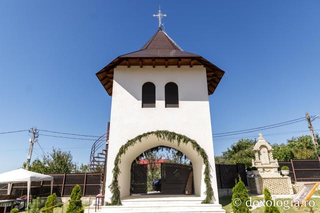 Biserica „Soborul Tuturor Sfinților” din localitatea Urșița în așteptarea veșmântului de sfințire / Foto: pr. Silviu Cluci Biserica „Soborul Tuturor Sfinților” din localitatea Urșița