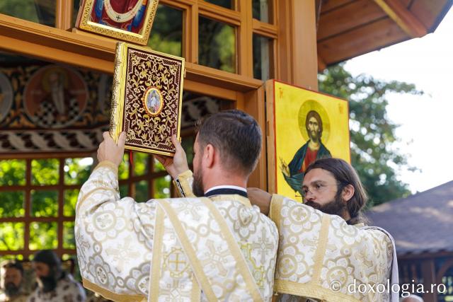 Sărbătoarea Schimbării la Față a Domnului – hram la Mănăstirea Sihla