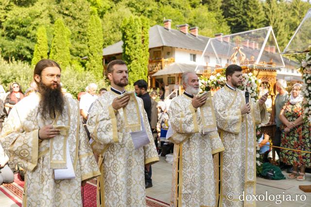 Sărbătoarea Schimbării la Față a Domnului – hram la Mănăstirea Sihla