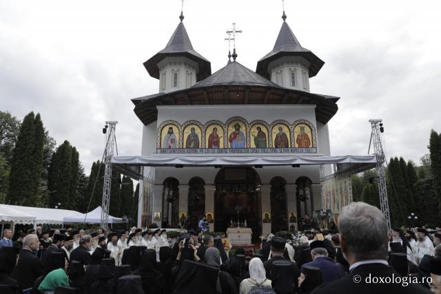 Soborul ierarhilor slujitori – proclamarea locală a canonizării Sfinților Cuvioși Paisie și Cleopa de la Sihăstria