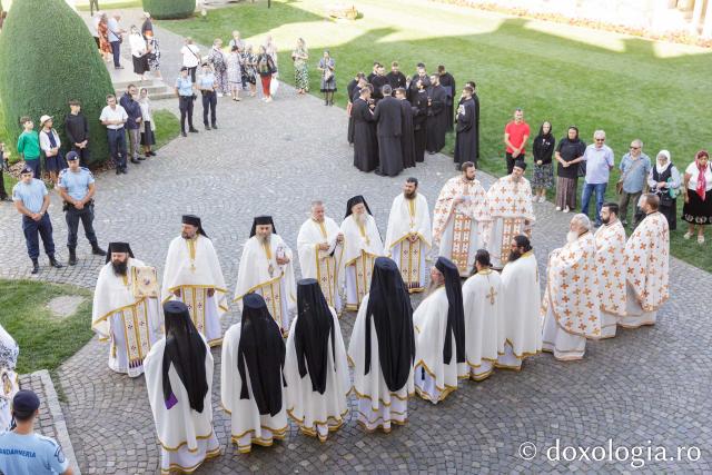 Sfânta Liturghie de la Proclamarea Canonizării Sfântului Cuvios Serafim cel Răbdător de la Sâmbăta de Sus