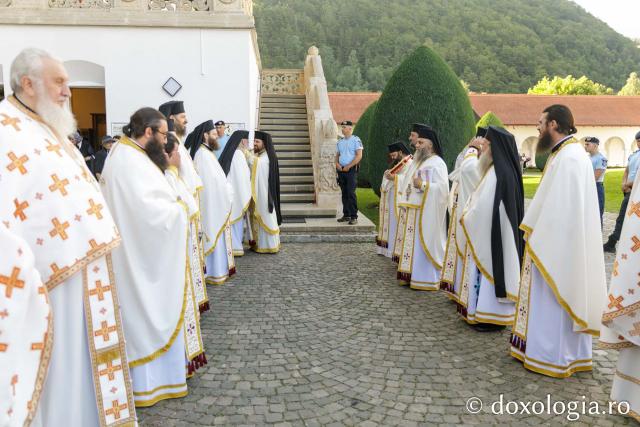Sfânta Liturghie de la Proclamarea Canonizării Sfântului Cuvios Serafim cel Răbdător de la Sâmbăta de Sus