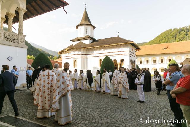 Sfânta Liturghie de la Proclamarea Canonizării Sfântului Cuvios Serafim cel Răbdător de la Sâmbăta de Sus