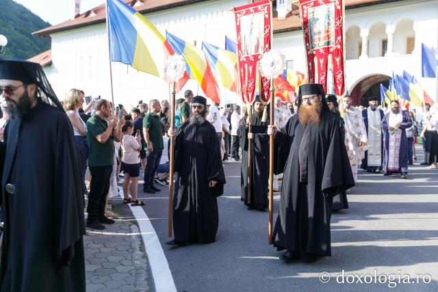 Sfânta Liturghie de la Proclamarea Canonizării Sfântului Cuvios Serafim cel Răbdător de la Sâmbăta de Sus