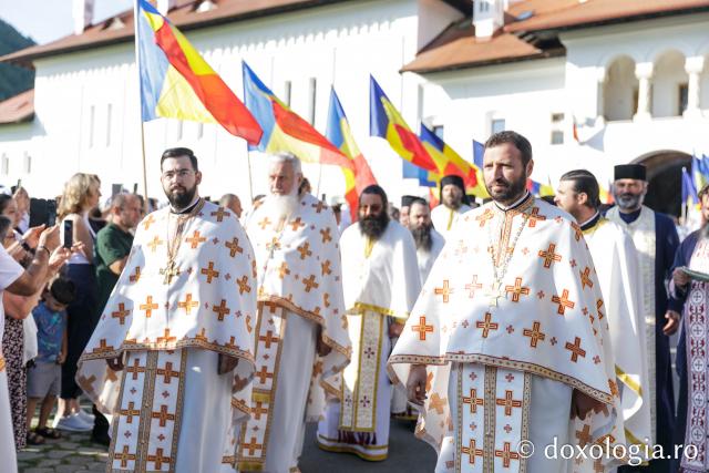 Sfânta Liturghie de la Proclamarea Canonizării Sfântului Cuvios Serafim cel Răbdător de la Sâmbăta de Sus