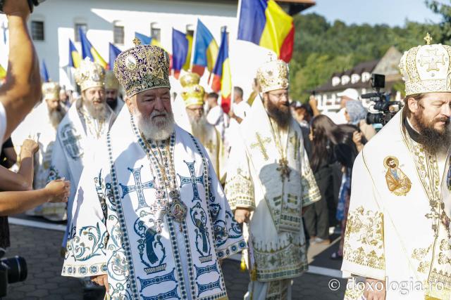 Sfânta Liturghie de la Proclamarea Canonizării Sfântului Cuvios Serafim cel Răbdător de la Sâmbăta de Sus