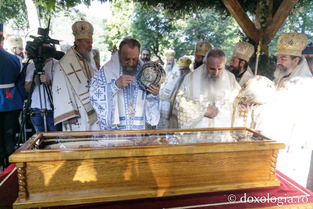 Sfânta Liturghie de la Proclamarea Canonizării Sfântului Cuvios Serafim cel Răbdător de la Sâmbăta de Sus