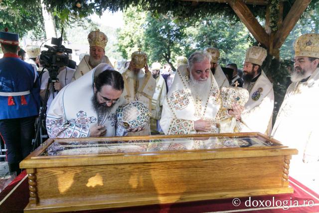 Sfânta Liturghie de la Proclamarea Canonizării Sfântului Cuvios Serafim cel Răbdător de la Sâmbăta de Sus