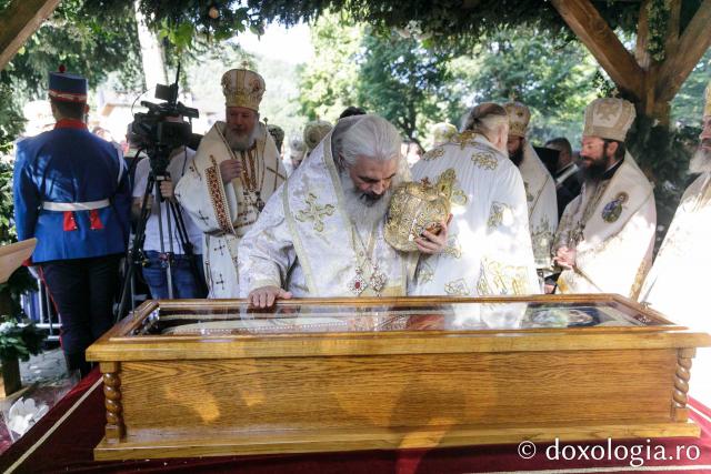 Sfânta Liturghie de la Proclamarea Canonizării Sfântului Cuvios Serafim cel Răbdător de la Sâmbăta de Sus