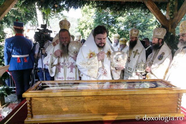 Sfânta Liturghie de la Proclamarea Canonizării Sfântului Cuvios Serafim cel Răbdător de la Sâmbăta de Sus