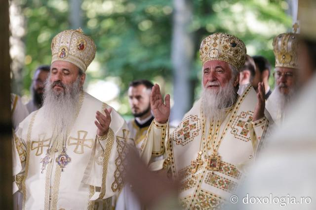 Sfânta Liturghie de la Proclamarea Canonizării Sfântului Cuvios Serafim cel Răbdător de la Sâmbăta de Sus