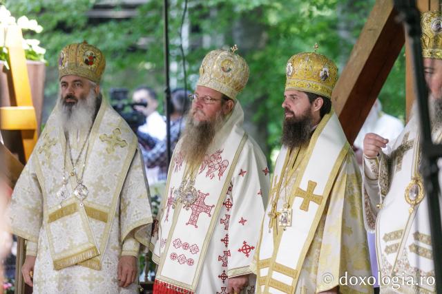 Sfânta Liturghie de la Proclamarea Canonizării Sfântului Cuvios Serafim cel Răbdător de la Sâmbăta de Sus