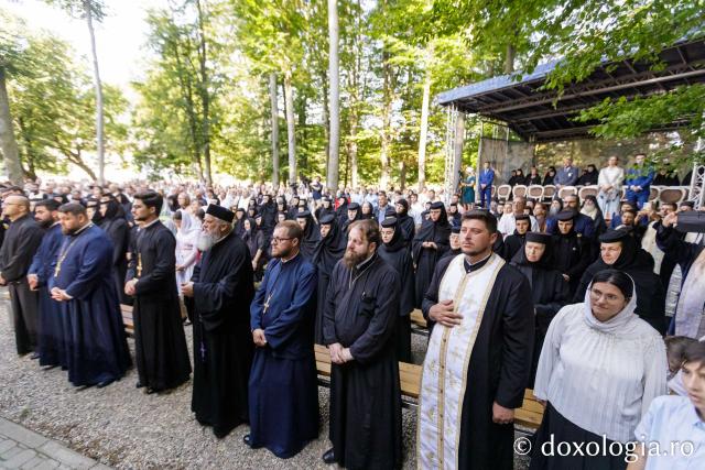 Sfânta Liturghie de la Proclamarea Canonizării Sfântului Cuvios Serafim cel Răbdător de la Sâmbăta de Sus