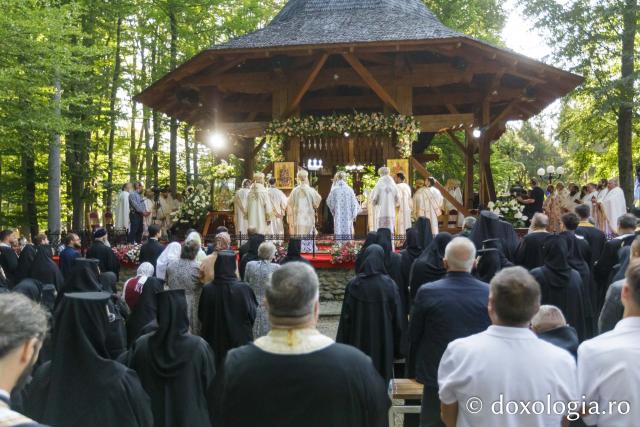 Sfânta Liturghie de la Proclamarea Canonizării Sfântului Cuvios Serafim cel Răbdător de la Sâmbăta de Sus