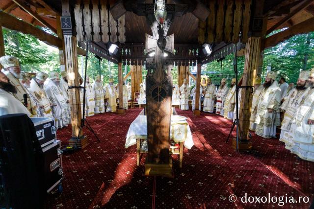 Sfânta Liturghie de la Proclamarea Canonizării Sfântului Cuvios Serafim cel Răbdător de la Sâmbăta de Sus