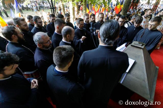 Sfânta Liturghie de la Proclamarea Canonizării Sfântului Cuvios Serafim cel Răbdător de la Sâmbăta de Sus