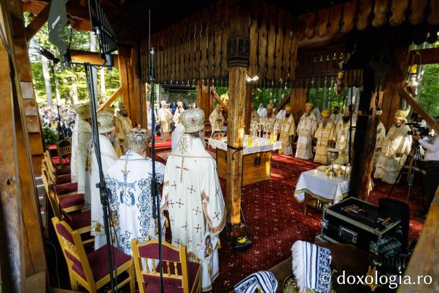 Sfânta Liturghie de la Proclamarea Canonizării Sfântului Cuvios Serafim cel Răbdător de la Sâmbăta de Sus