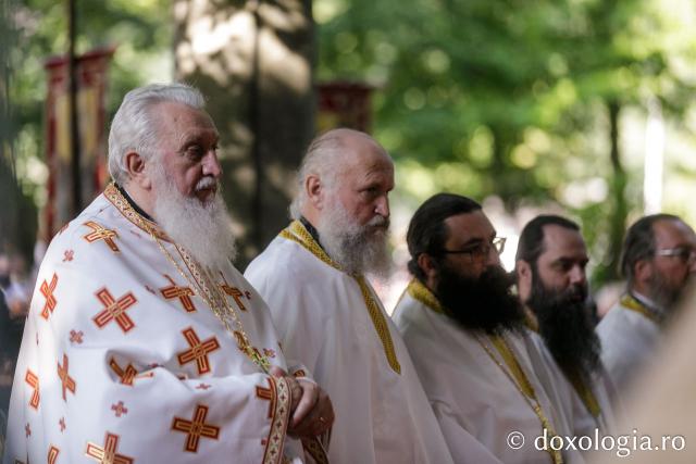 Sfânta Liturghie de la Proclamarea Canonizării Sfântului Cuvios Serafim cel Răbdător de la Sâmbăta de Sus