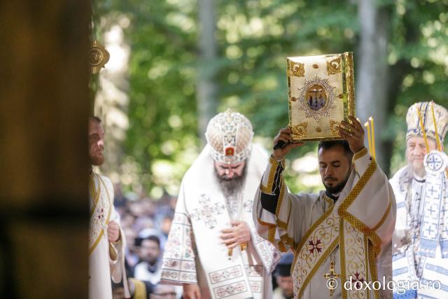 Sfânta Liturghie de la Proclamarea Canonizării Sfântului Cuvios Serafim cel Răbdător de la Sâmbăta de Sus