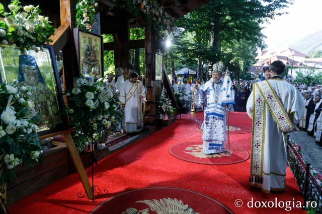 Sfânta Liturghie de la Proclamarea Canonizării Sfântului Cuvios Serafim cel Răbdător de la Sâmbăta de Sus