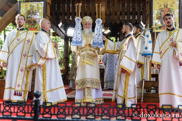 Sfânta Liturghie de la Proclamarea Canonizării Sfântului Cuvios Serafim cel Răbdător de la Sâmbăta de Sus