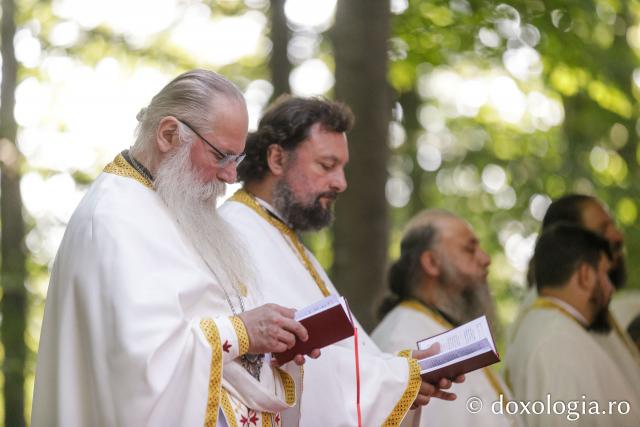 Sfânta Liturghie de la Proclamarea Canonizării Sfântului Cuvios Serafim cel Răbdător de la Sâmbăta de Sus