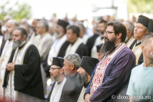Sfânta Liturghie de la Proclamarea Canonizării Sfântului Cuvios Serafim cel Răbdător de la Sâmbăta de Sus