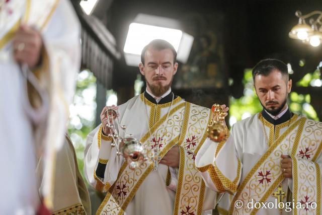 Sfânta Liturghie de la Proclamarea Canonizării Sfântului Cuvios Serafim cel Răbdător de la Sâmbăta de Sus