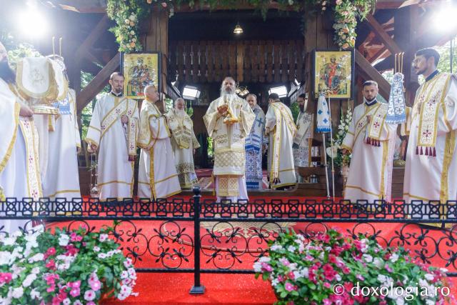 Sfânta Liturghie de la Proclamarea Canonizării Sfântului Cuvios Serafim cel Răbdător de la Sâmbăta de Sus
