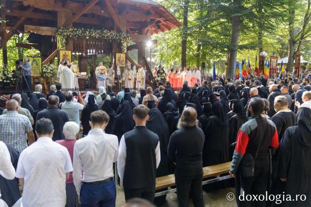 Sfânta Liturghie de la Proclamarea Canonizării Sfântului Cuvios Serafim cel Răbdător de la Sâmbăta de Sus