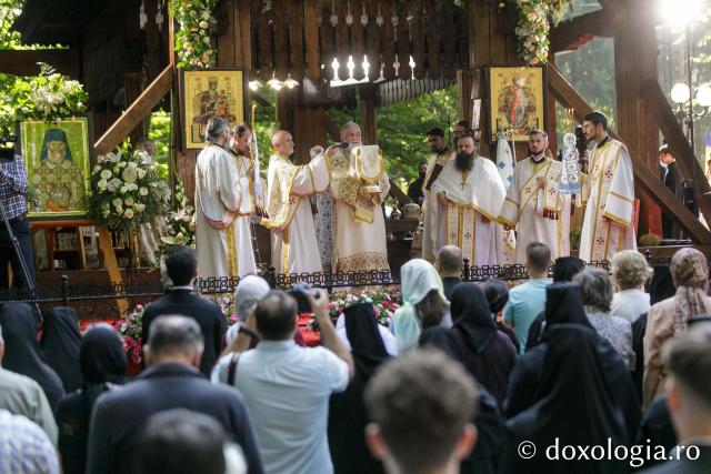 Sfânta Liturghie de la Proclamarea Canonizării Sfântului Cuvios Serafim cel Răbdător de la Sâmbăta de Sus