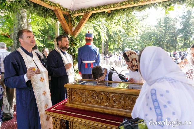 Sfânta Liturghie de la Proclamarea Canonizării Sfântului Cuvios Serafim cel Răbdător de la Sâmbăta de Sus