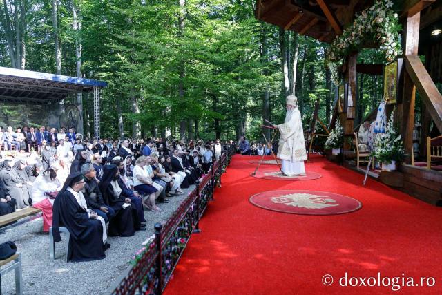 Sfânta Liturghie de la Proclamarea Canonizării Sfântului Cuvios Serafim cel Răbdător de la Sâmbăta de Sus