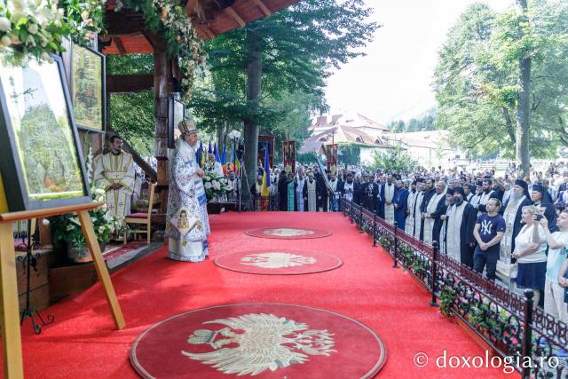 Sfânta Liturghie de la Proclamarea Canonizării Sfântului Cuvios Serafim cel Răbdător de la Sâmbăta de Sus