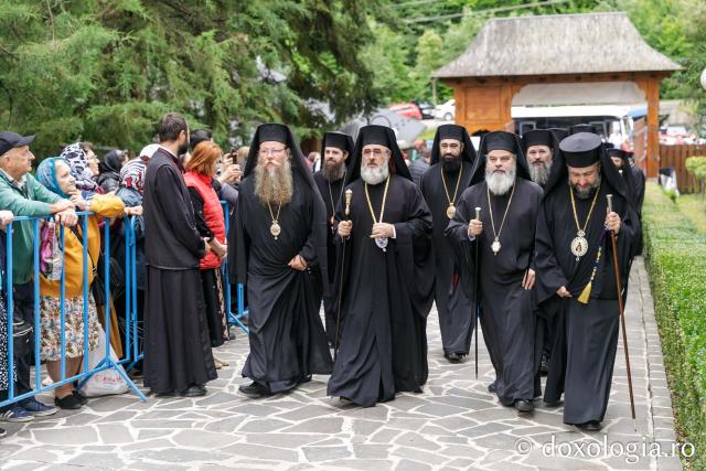 Sfânta Liturghie cu ocazia proclamării locale a canonizării Sfinților Cuvioși Paisie și Cleopa