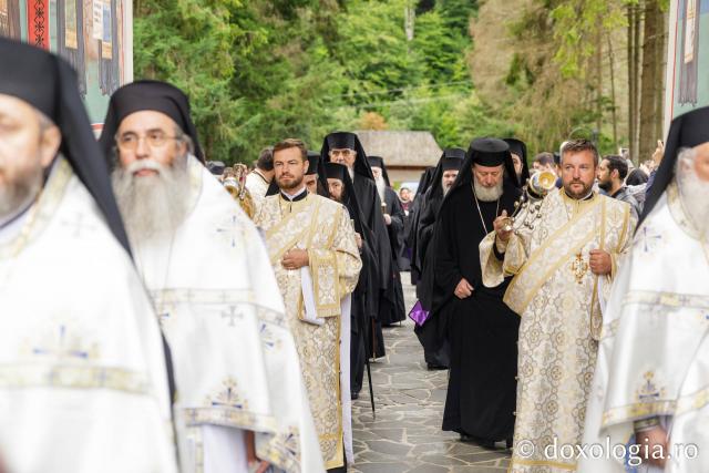Sfânta Liturghie cu ocazia proclamării locale a canonizării Sfinților Cuvioși Paisie și Cleopa