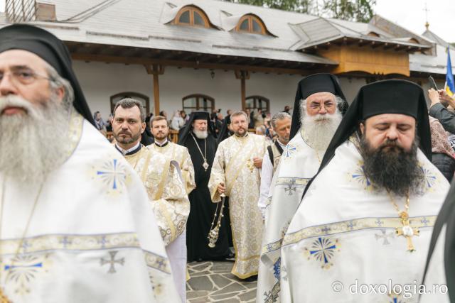 Sfânta Liturghie cu ocazia proclamării locale a canonizării Sfinților Cuvioși Paisie și Cleopa